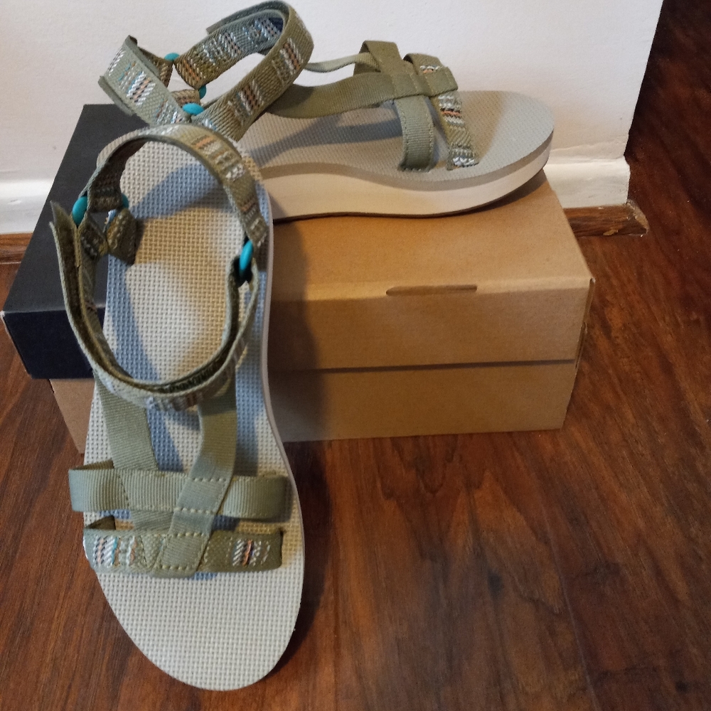 Teva midform sandals, size 9 EU 40